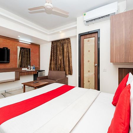 Hotel Balwas Сурат Екстериор снимка