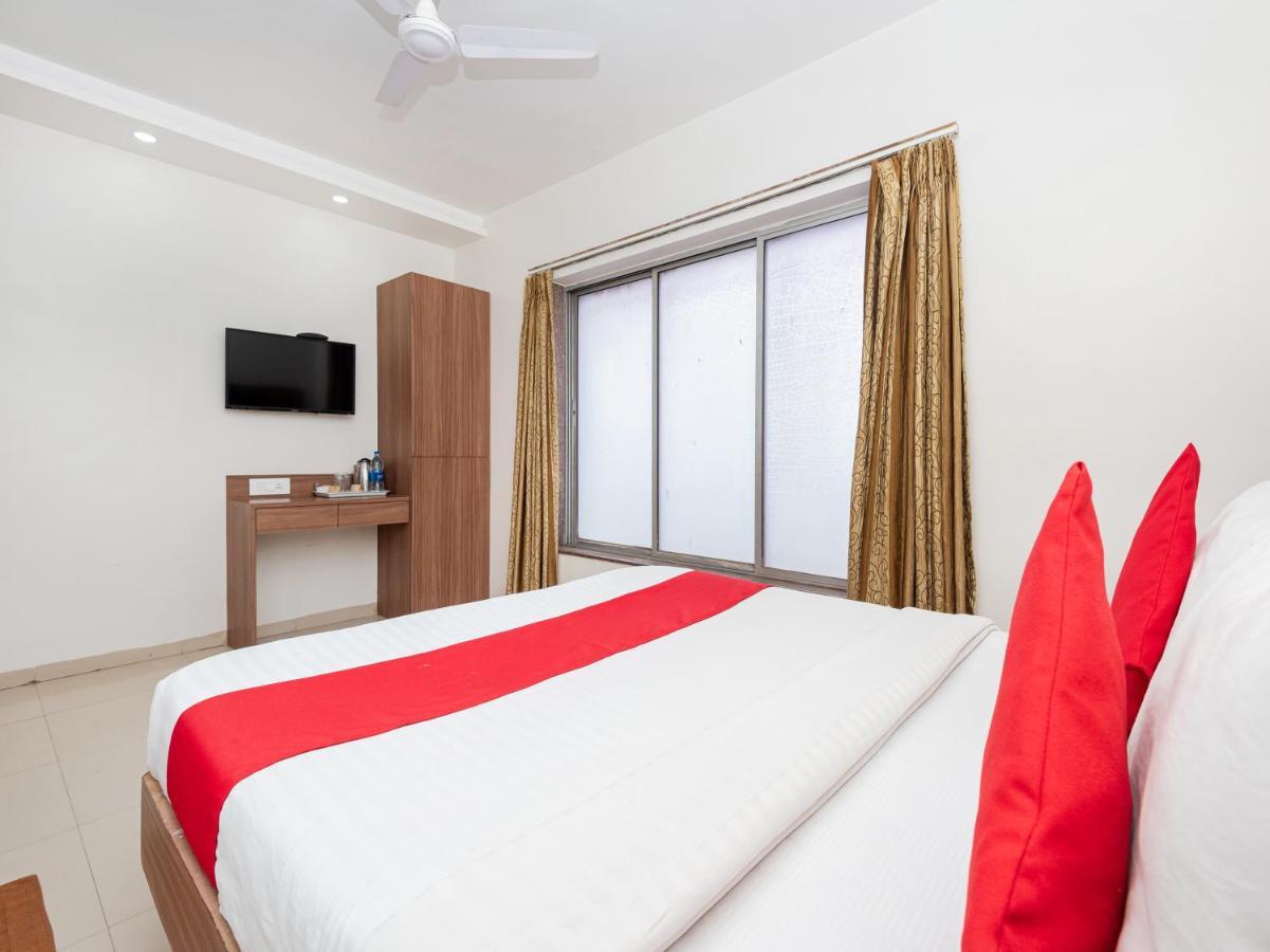 Hotel Balwas Сурат Екстериор снимка