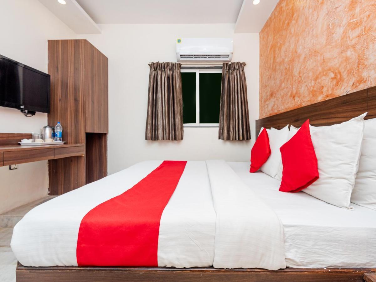 Hotel Balwas Сурат Екстериор снимка