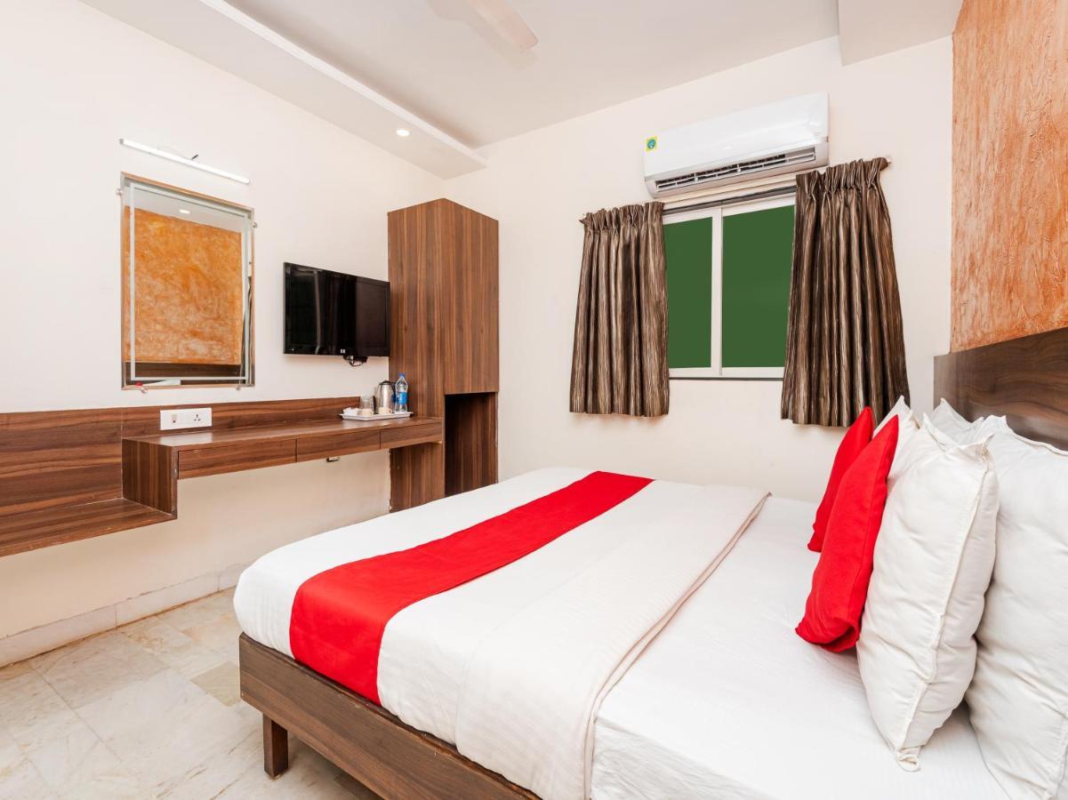 Hotel Balwas Сурат Екстериор снимка