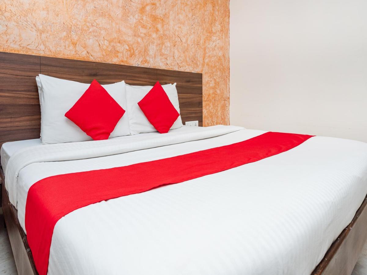 Hotel Balwas Сурат Екстериор снимка