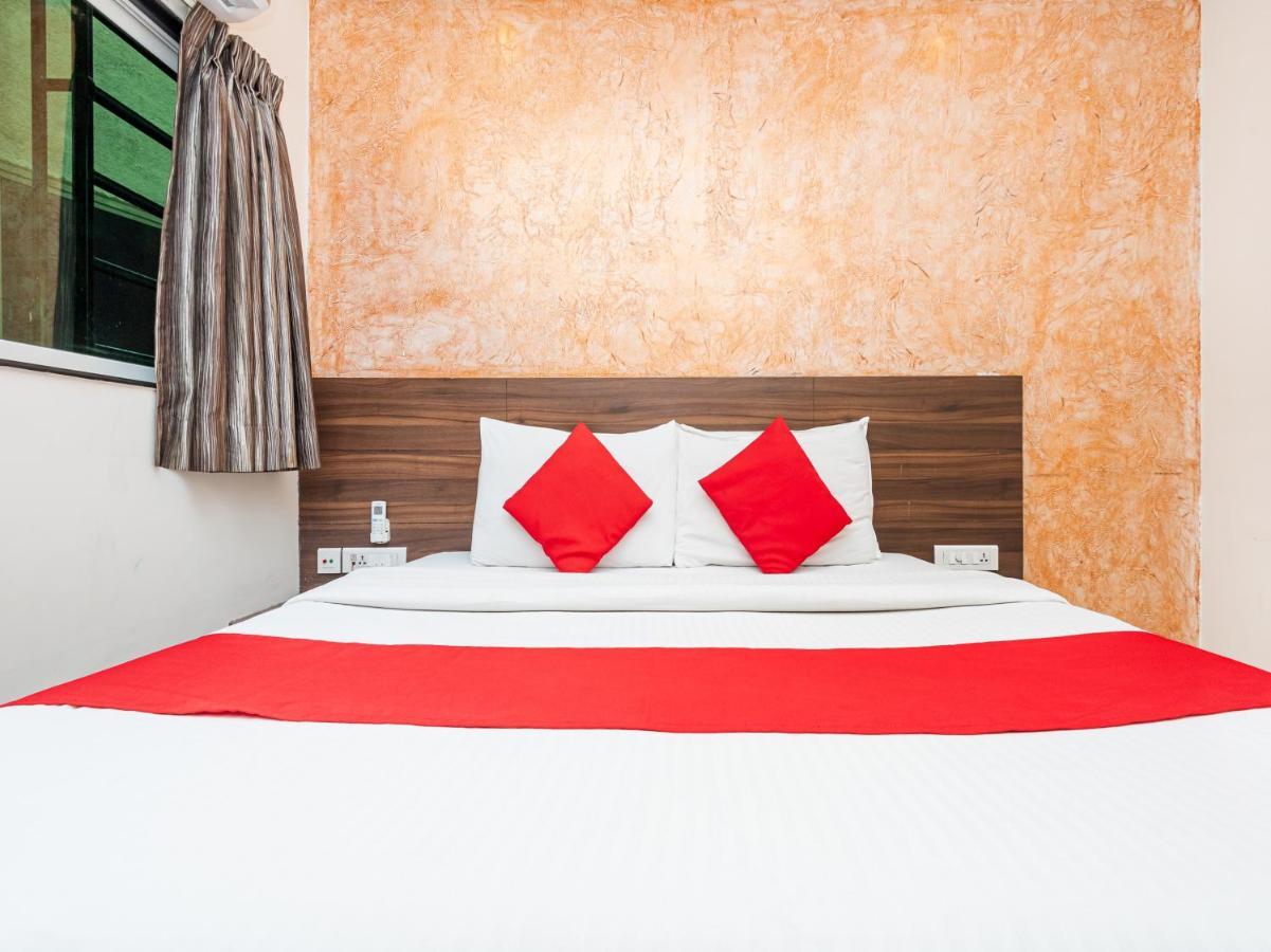 Hotel Balwas Сурат Екстериор снимка