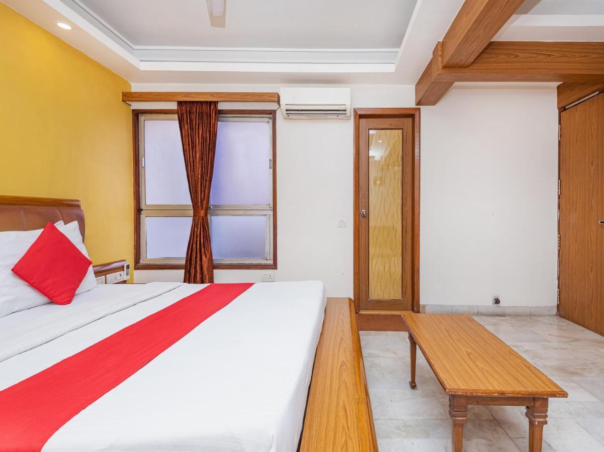 Hotel Balwas Сурат Екстериор снимка