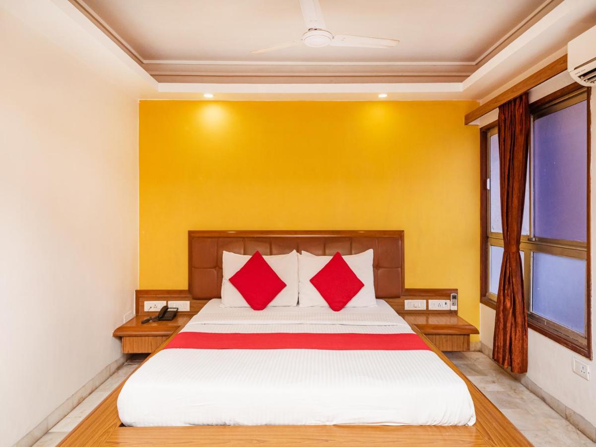 Hotel Balwas Сурат Екстериор снимка