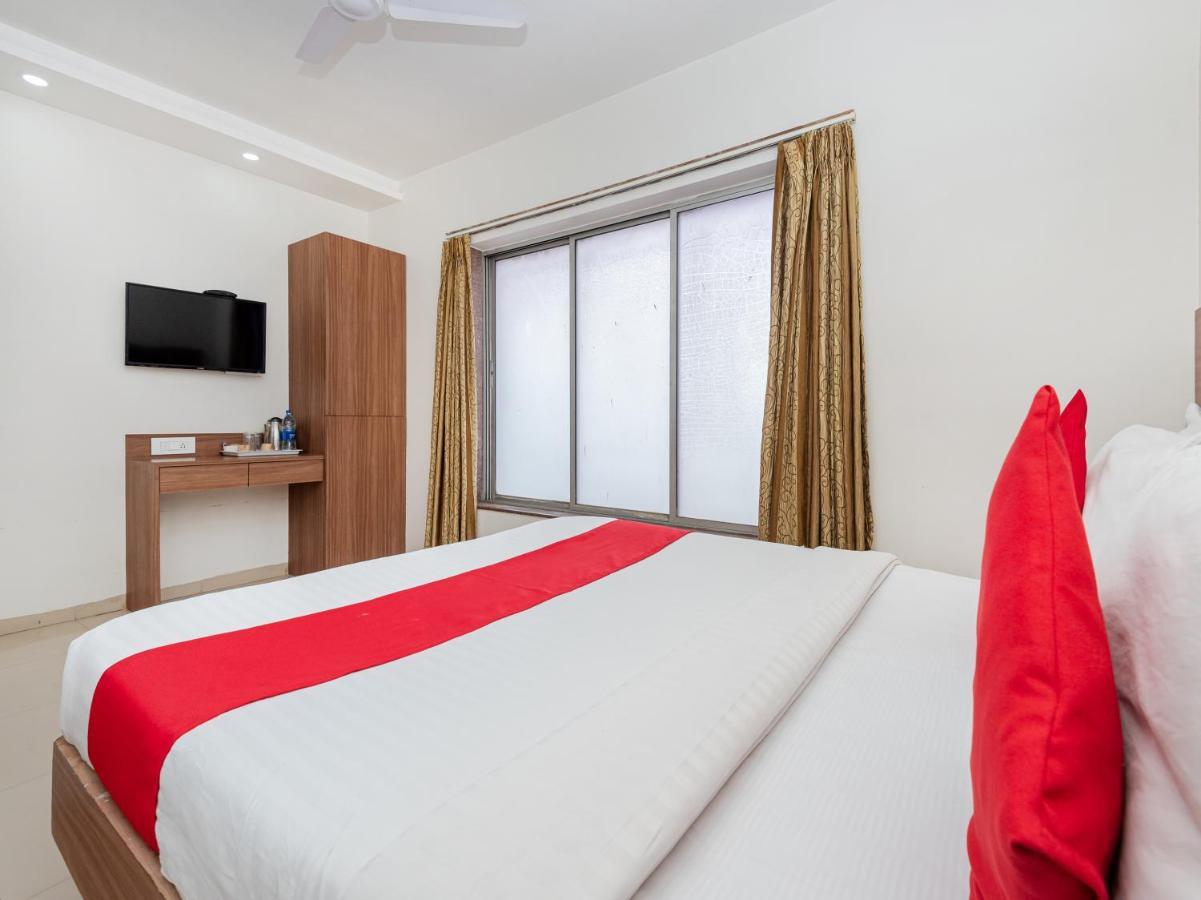 Hotel Balwas Сурат Екстериор снимка