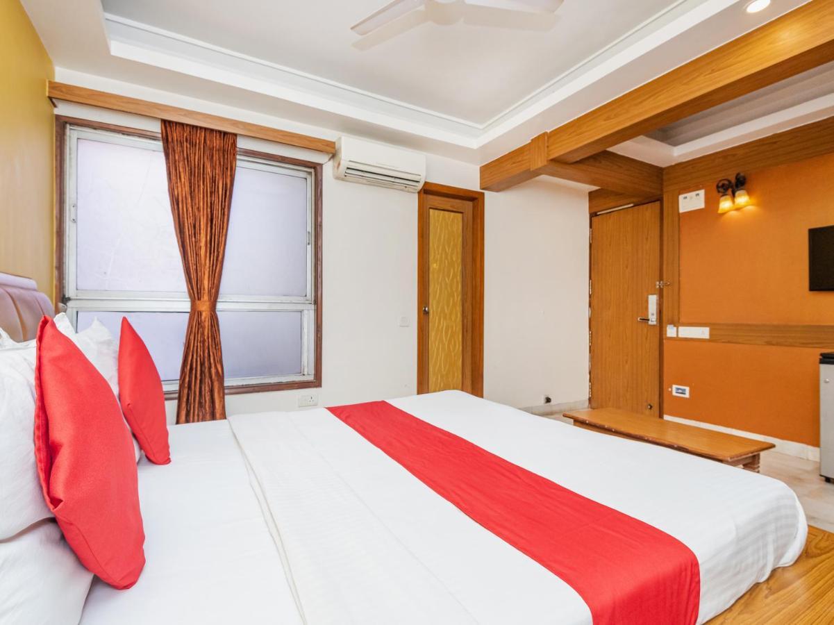 Hotel Balwas Сурат Екстериор снимка