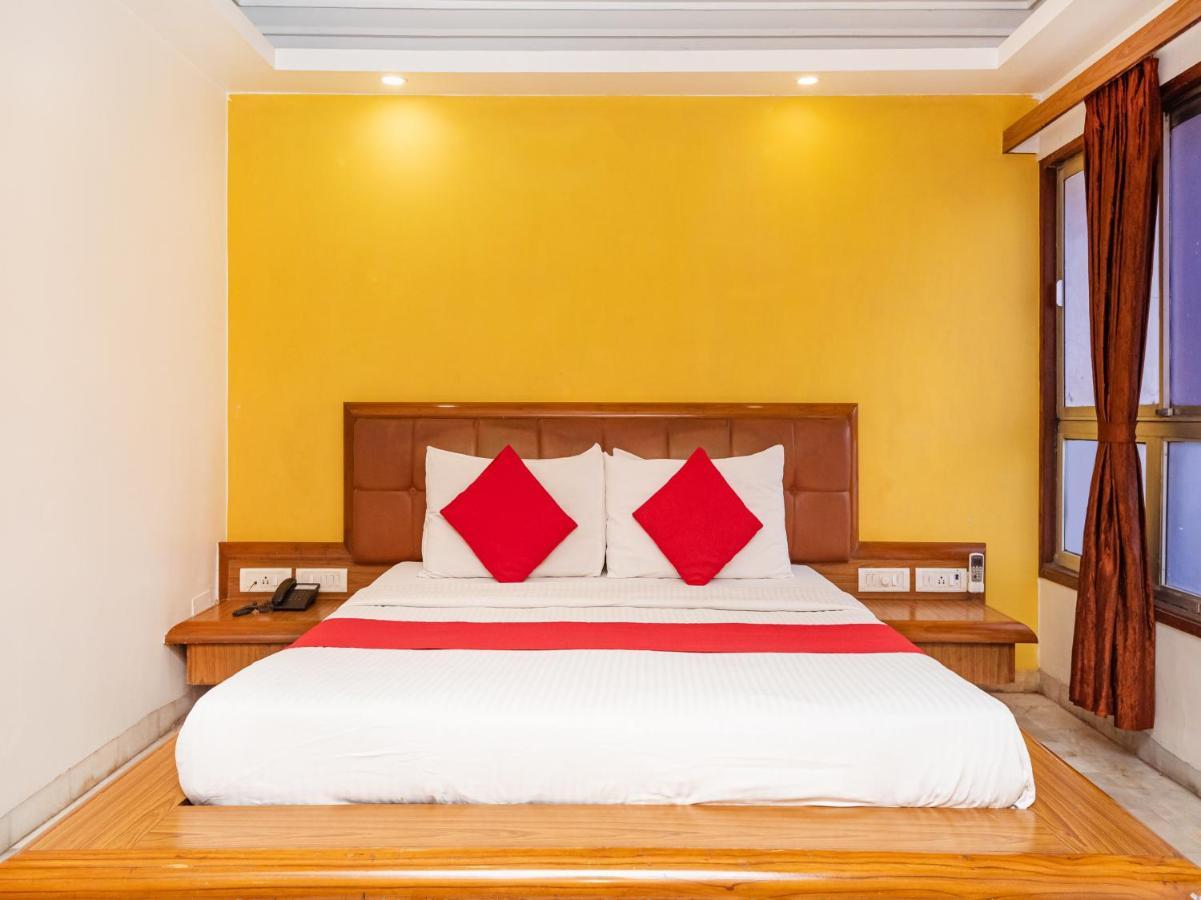 Hotel Balwas Сурат Екстериор снимка