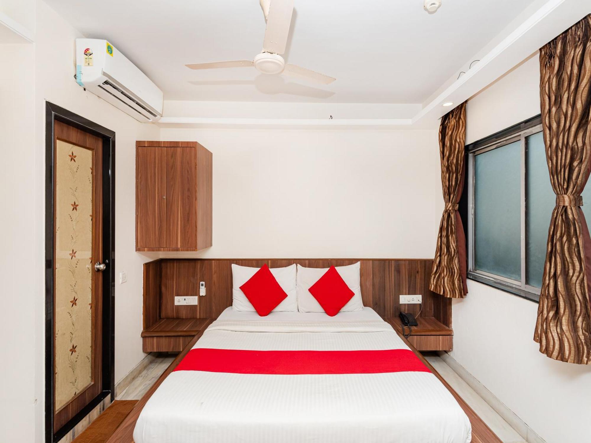 Hotel Balwas Сурат Екстериор снимка