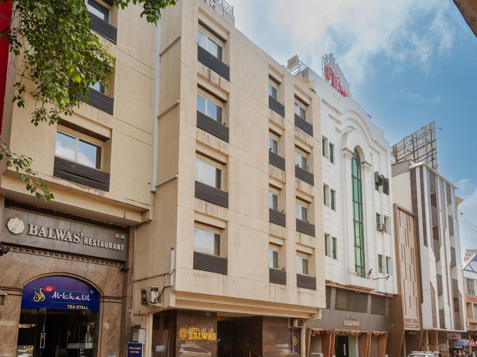 Hotel Balwas Сурат Екстериор снимка