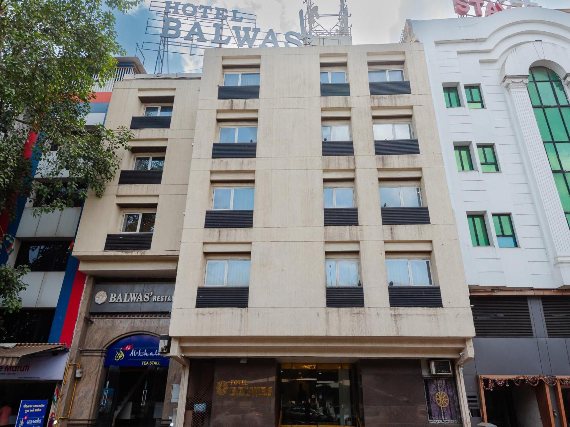Hotel Balwas Сурат Екстериор снимка