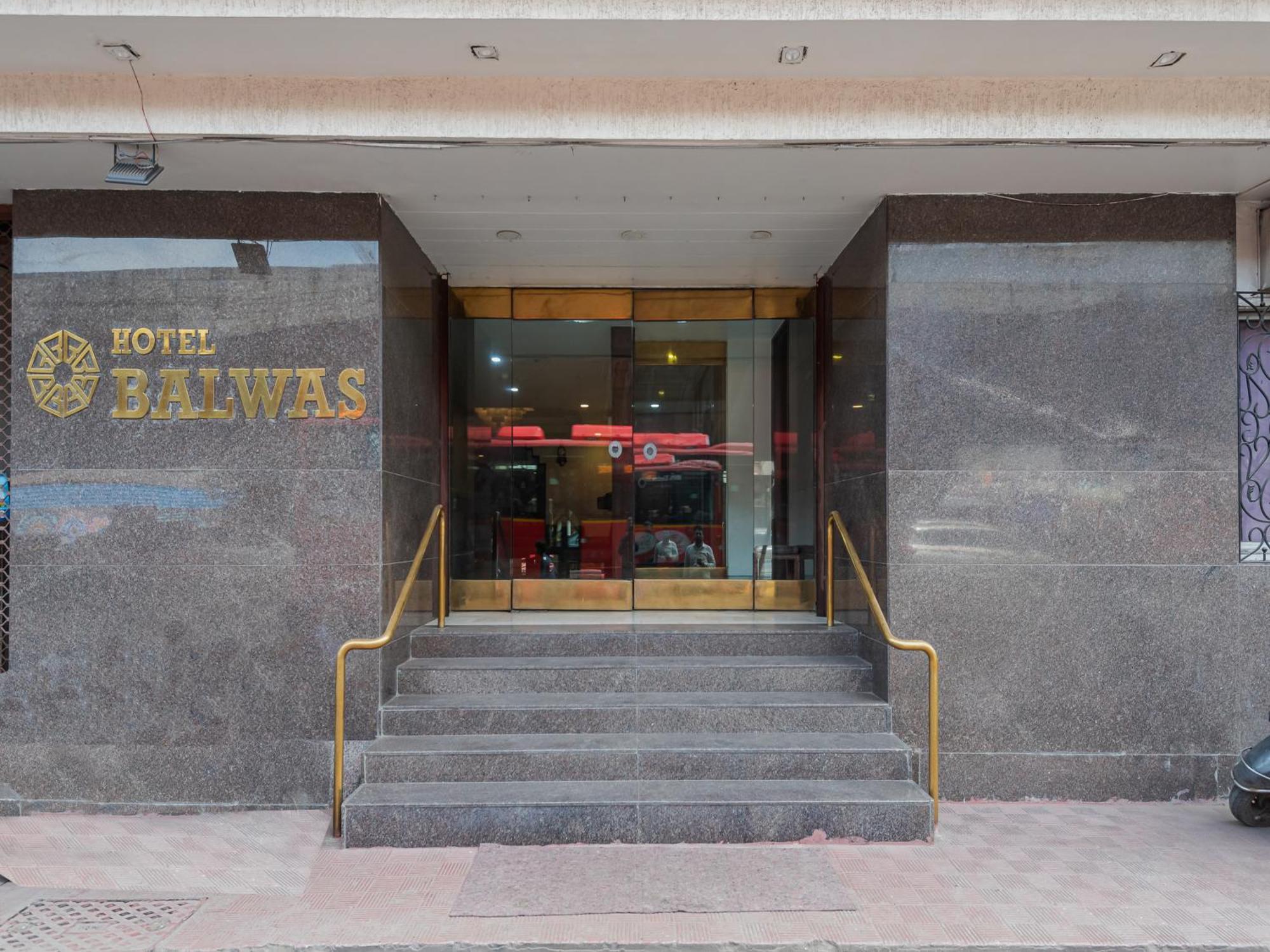 Hotel Balwas Сурат Екстериор снимка
