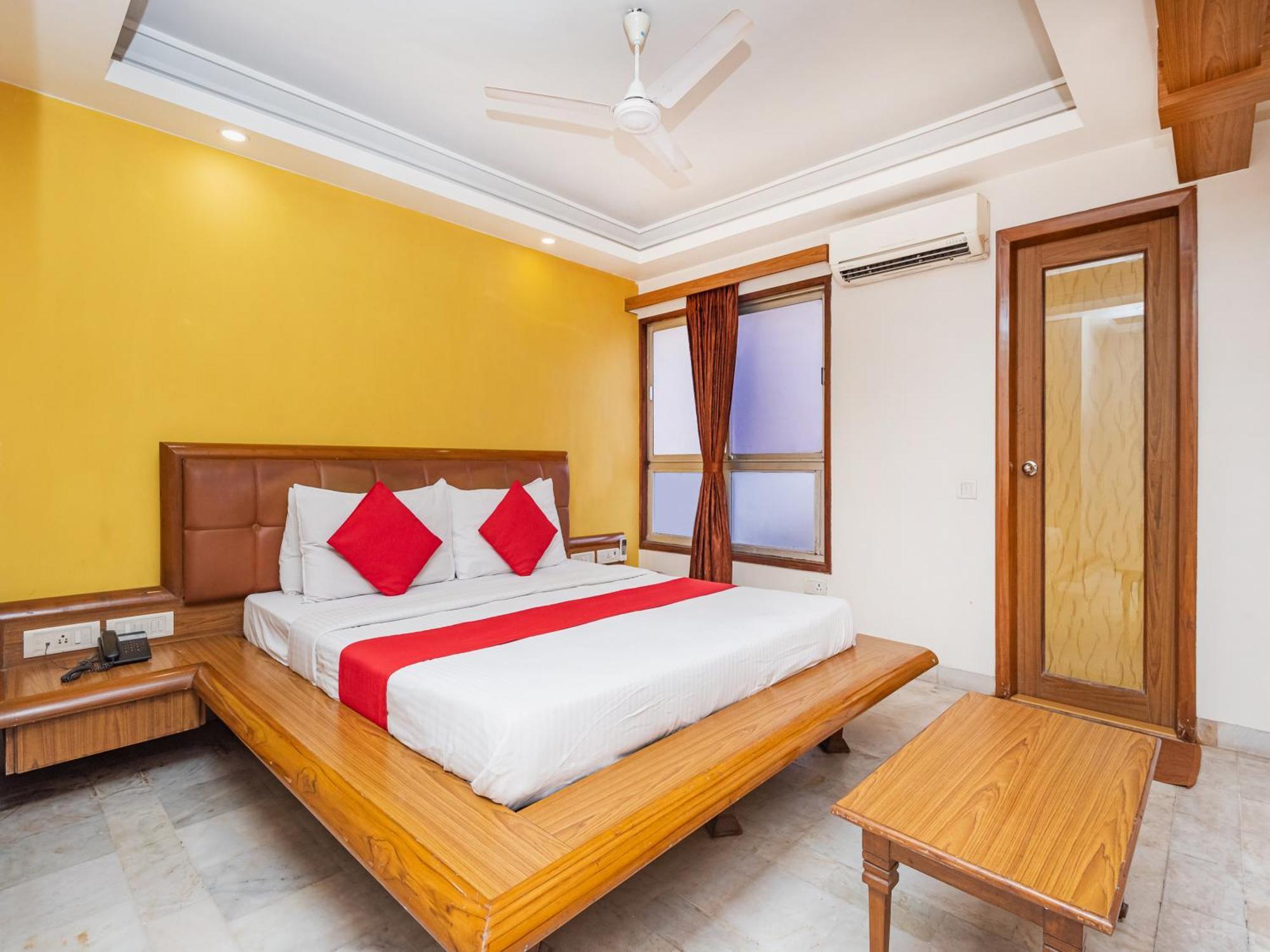 Hotel Balwas Сурат Екстериор снимка